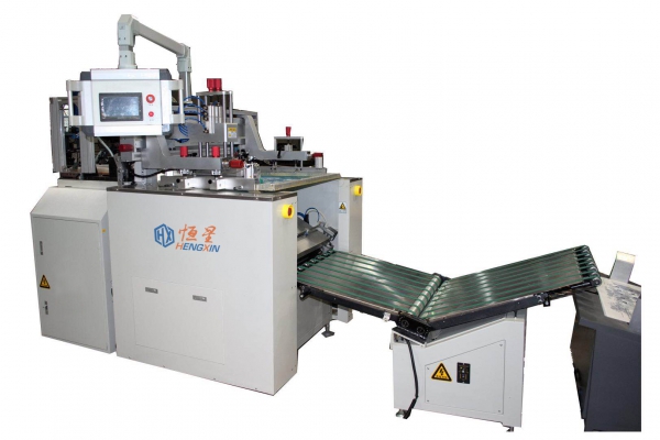 全自動(dòng)片料絲印機(jī)1