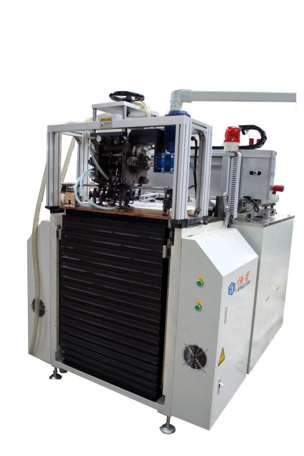 全自動(dòng)片料絲印機(jī)3